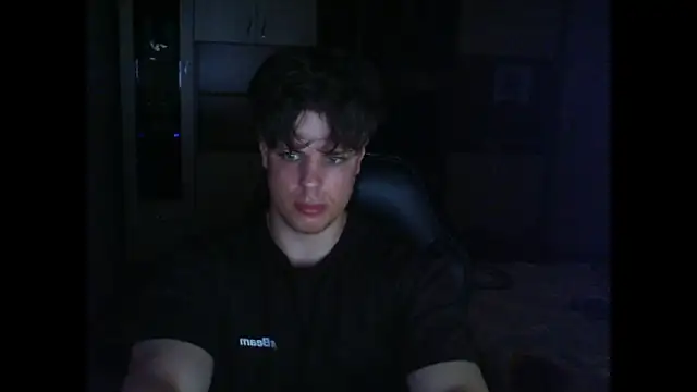 Snapshot of GymGuy0505 chatting on April 26, 9:23 pm GymGuy0505 online show from April 26, 9:23 pm