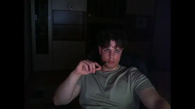 Snapshot of GymGuy0505 chatting on May 1, 11:53 pm GymGuy0505 online show from May 1, 11:53 pm