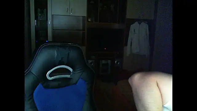 Snapshot of GymGuy0505 chatting on May 7, 9:42 pm GymGuy0505 online show from May 7, 9:42 pm