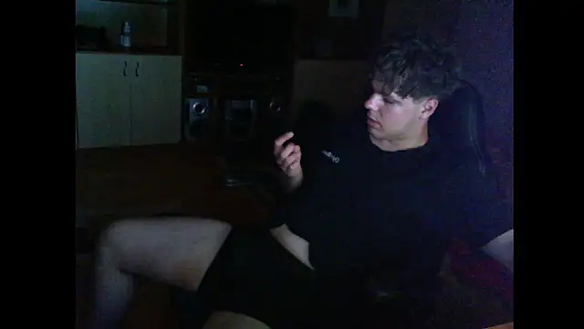 Snapshot of GymGuy0505 chatting on May 25, 9:43 pm GymGuy0505 online show from May 25, 9:43 pm