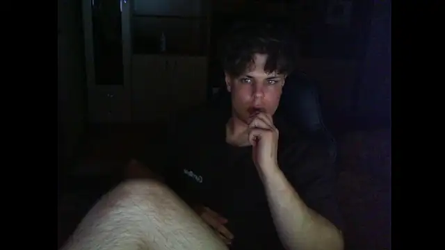 Snapshot of GymGuy0505 chatting on May 29, 9:35 pm GymGuy0505 online show from May 29, 9:35 pm
