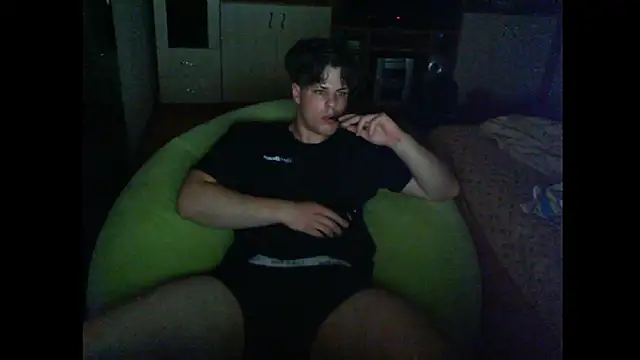 Snapshot of GymGuy0505 chatting on May 31, 8:21 pm GymGuy0505 online show from May 31, 8:21 pm