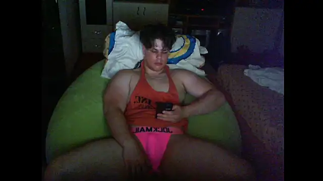 Snapshot of GymGuy0505 chatting on June 1, 7:37 pm GymGuy0505 online show from June 1, 7:37 pm