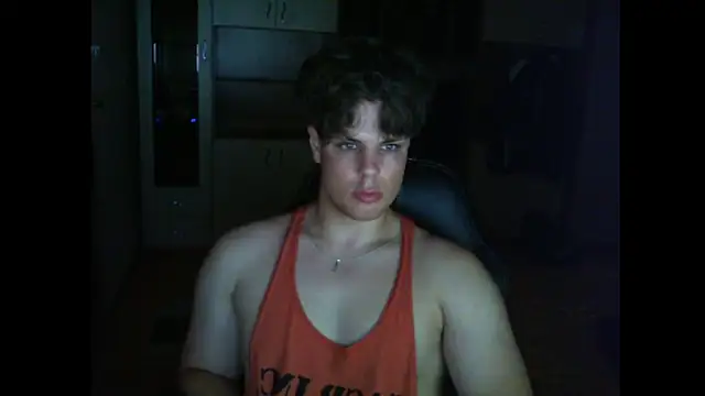 Snapshot of GymGuy0505 chatting on June 3, 9:42 pm GymGuy0505 online show from June 3, 9:42 pm