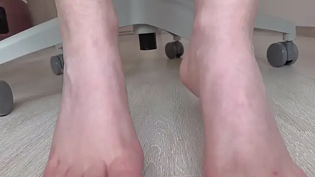 Snapshot of Feetbeth chatting on December 15, 7:40 pm Feetbeth online show from December 15, 7:40 pm