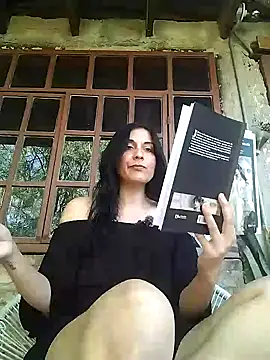 Snapshot of DommeVioleta chatting on May 9, 10:37 pm DommeVioleta online show from May 9, 10:37 pm