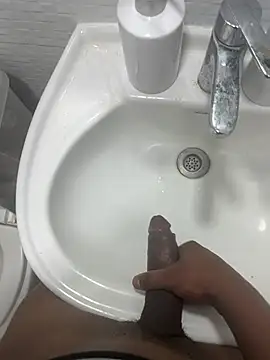 Snapshot of Comeonmyhouse22cm chatting on February 10, 6:17 am Comeonmyhouse22cm online show from February 10, 6:17 am