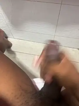 Snapshot of Comeonmyhouse22cm chatting on February 24, 11:47 pm Comeonmyhouse22cm online show from February 24, 11:47 pm