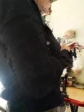 Snapshot of NovaMia chatting on April 7, 10:59 am NovaMia online show from April 7, 10:59 am
