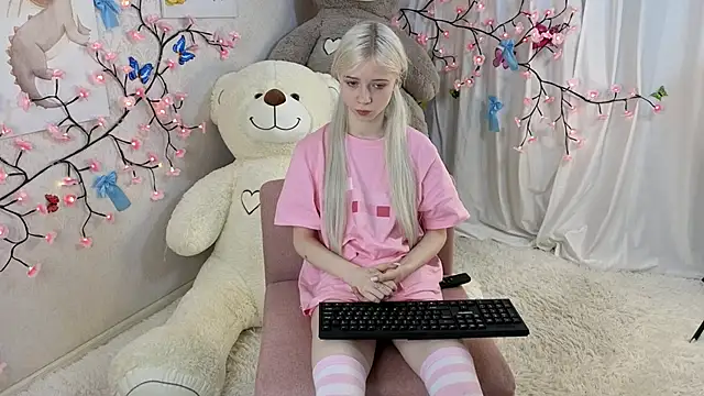 ViollaBloom online show from January 12, 1:33 am