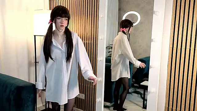 ViollaBloom online show from February 15, 11:12 pm