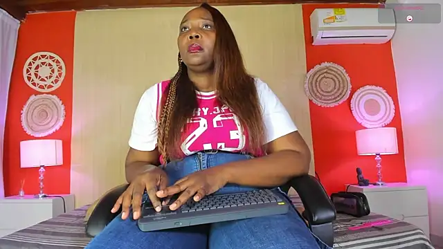 Snapshot of NikollSalas chatting on June 8, 1:11 pm NikollSalas online show from June 8, 1:11 pm