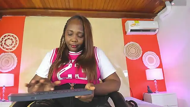 Snapshot of NikollSalas chatting on June 23, 12:47 pm NikollSalas online show from June 23, 12:47 pm