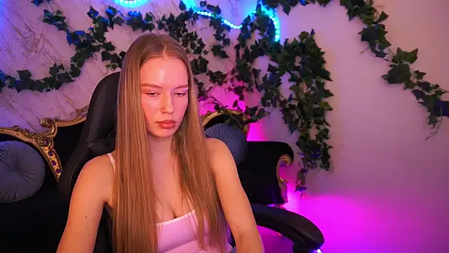 MollyyMayy online show from December 15, 5:06 pm