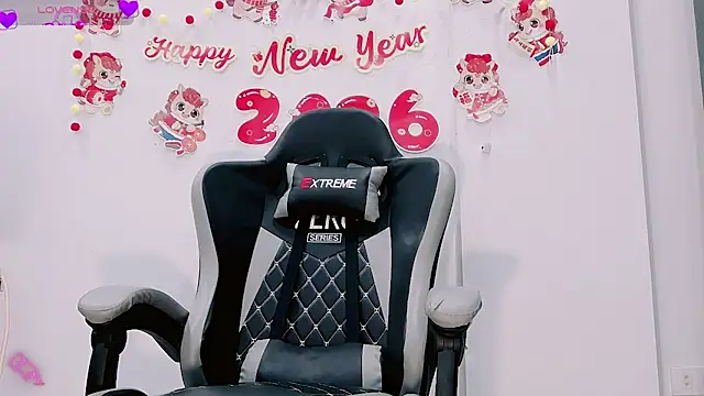 Snapshot of mia_eeeee chatting on February 27, 1:55 pm mia eeeee online show from February 27, 1:55 pm