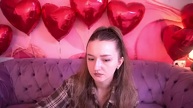 Snapshot of CyrenaLuxe chatting on February 11, 1:16 pm CyrenaLuxe online show from February 11, 1:16 pm