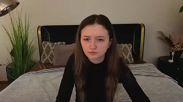 Snapshot of CyrenaLuxe chatting on March 21, 6:40 am CyrenaLuxe online show from March 21, 6:40 am