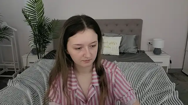 Snapshot of CyrenaLuxe chatting on March 22, 10:07 am CyrenaLuxe online show from March 22, 10:07 am