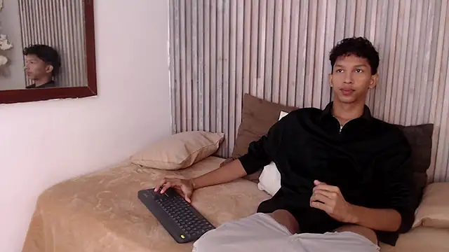 Snapshot of SmoothAlpha_ chatting on January 8, 2:19 pm SmoothAlpha online show from January 8, 2:19 pm