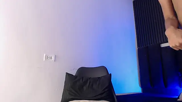 Snapshot of SmoothAlpha_ chatting on February 19, 2:46 pm SmoothAlpha online show from February 19, 2:46 pm