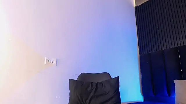 Snapshot of SmoothAlpha_ chatting on February 23, 2:36 pm SmoothAlpha online show from February 23, 2:36 pm