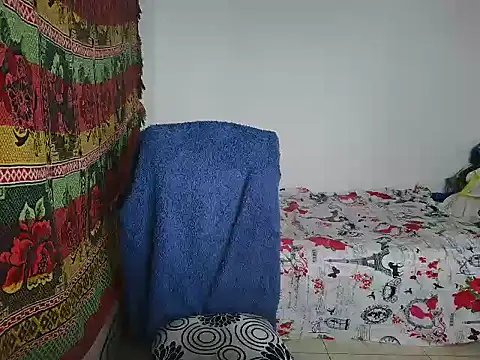 Snapshot of arianna_blonde chatting on January 6, 2:48 am arianna blonde online show from January 6, 2:48 am