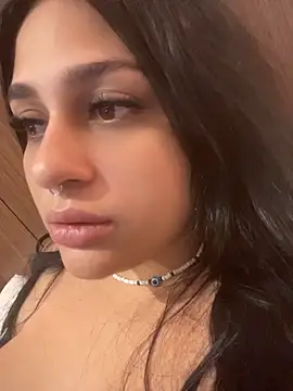 Snapshot of pudizinhaa_ chatting on June 18, 9:52 pm pudizinhaa online show from June 18, 9:52 pm