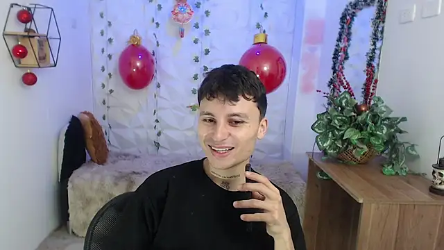 Snapshot of Noah_Vera chatting on December 18, 3:56 am Noah Vera online show from December 18, 3:56 am