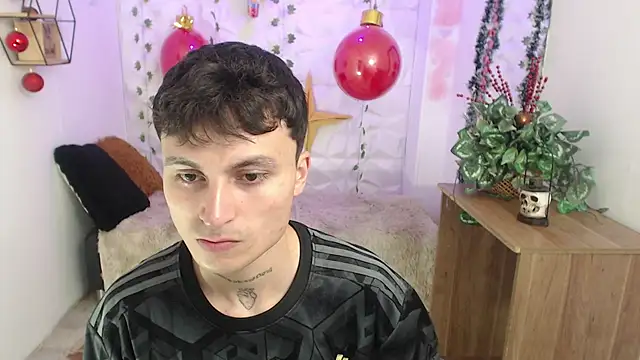 Snapshot of Noah_Vera chatting on December 20, 3:24 am Noah Vera online show from December 20, 3:24 am