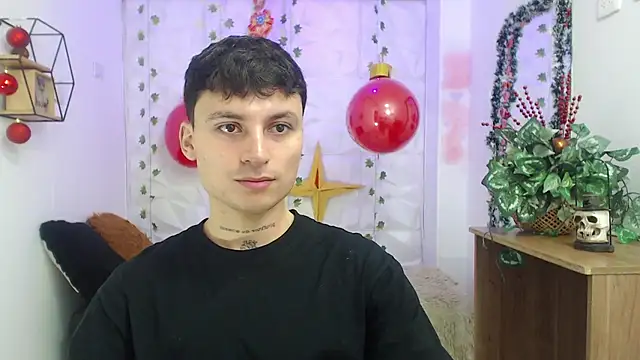 Snapshot of Noah_Vera chatting on December 21, 4:08 am Noah Vera online show from December 21, 4:08 am