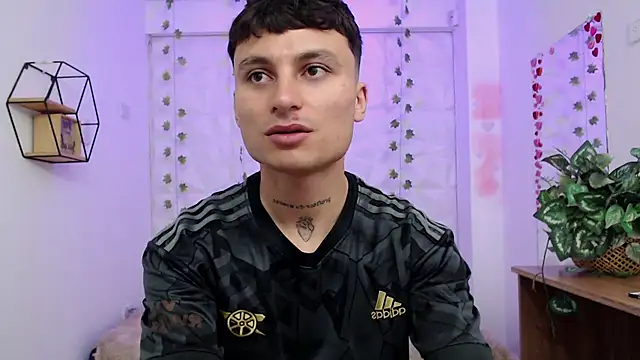 Snapshot of Noah_Vera chatting on January 10, 3:41 am Noah Vera online show from January 10, 3:41 am