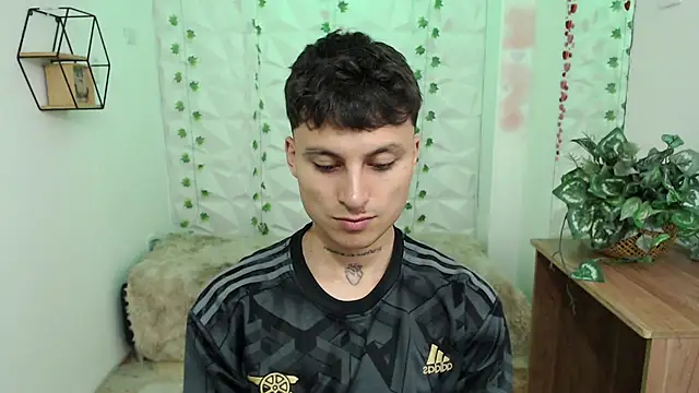 Snapshot of Noah_Vera chatting on January 11, 3:33 am Noah Vera online show from January 11, 3:33 am