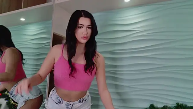 Snapshot of LittleMia- chatting on December 20, 10:17 pm LittleMia- online show from December 20, 10:17 pm