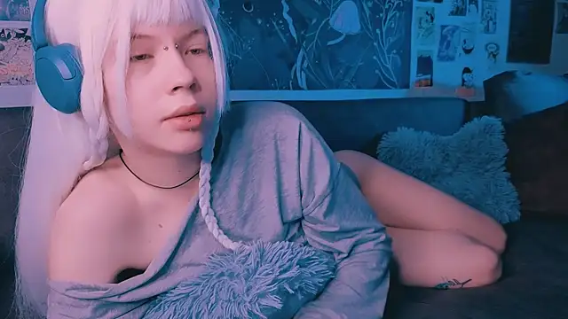 PeacchyPawss online show from April 9, 3:06 am