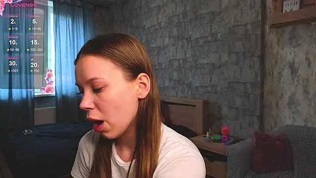 Snapshot of Cara_Sweet1 chatting on June 14, 4:31 pm Cara Sweet1 online show from June 14, 4:31 pm