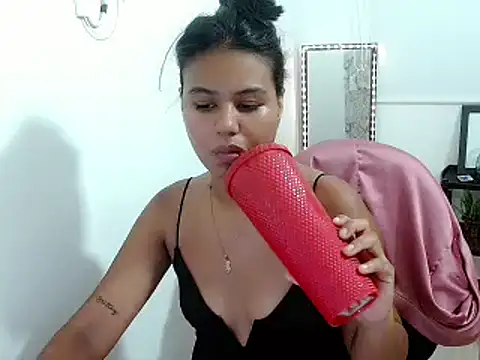 Snapshot of Shawnycarson chatting on May 12, 6:05 pm Shawnycarson online show from May 12, 6:05 pm