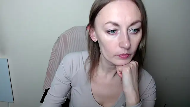 LiaSeass  online show from March 28, 1:11 pm