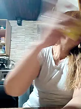 Snapshot of cari75 chatting on April 24, 6:32 pm cari75 online show from April 24, 6:32 pm