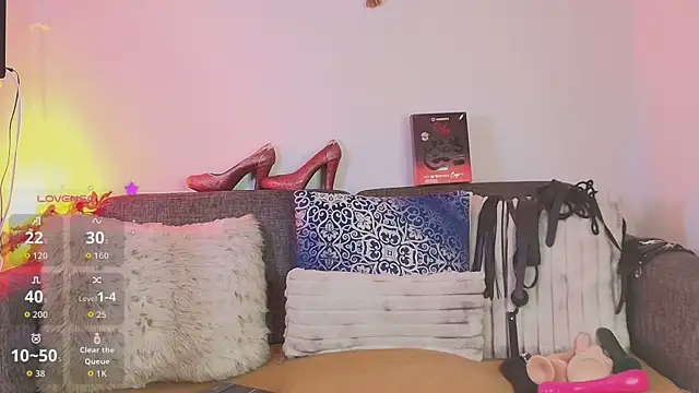 Laura hotmilf online show from April 15, 1:07 pm