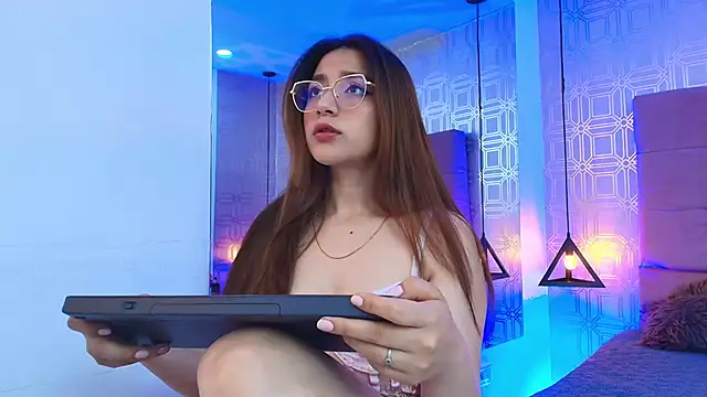 Snapshot of SariNorrisfg chatting on January 15, 8:01 pm SariNorrisfg online show from January 15, 8:01 pm