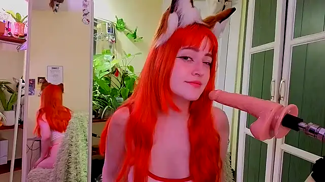 Snapshot of LittleFoxHole chatting on April 28, 1:04 am LittleFoxHole online show from April 28, 1:04 am