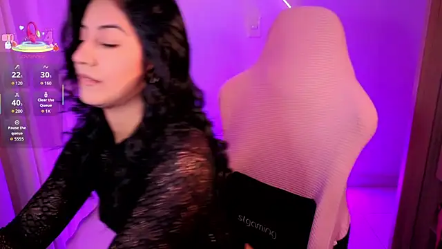 chloebum  online show from April 4, 10:57 am