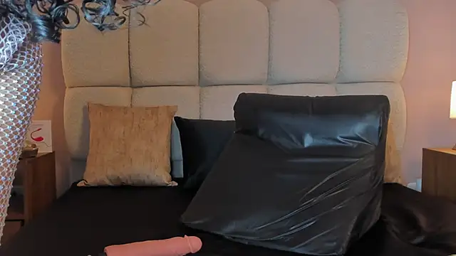 veromilff online show from March 20, 7:30 pm