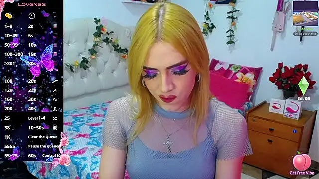 Snapshot of golden_girl01 chatting on January 17, 5:27 pm golden girl01 online show from January 17, 5:27 pm