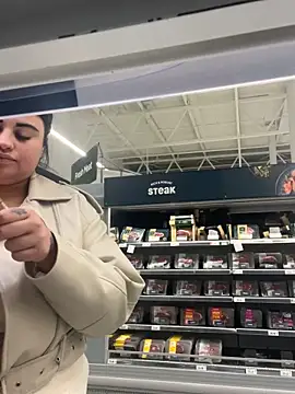 Snapshot of Curvybabesxxo chatting on February 16, 7:21 pm Curvybabesxxo online show from February 16, 7:21 pm