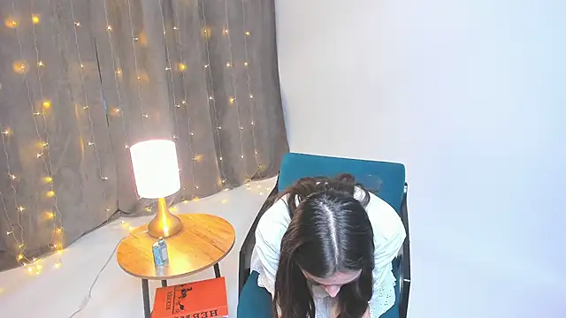 Snapshot of YvonneRobes chatting on December 20, 11:50 am YvonneRobes online show from December 20, 11:50 am