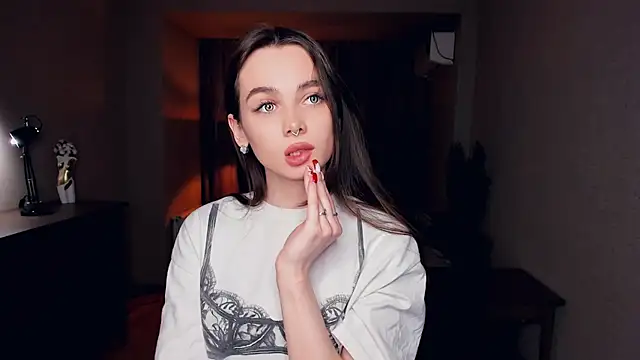 Snapshot of YvonneRobes chatting on January 8, 7:49 pm YvonneRobes online show from January 8, 7:49 pm