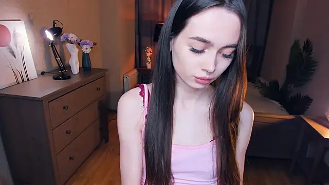 Snapshot of YvonneRobes chatting on January 15, 7:28 pm YvonneRobes online show from January 15, 7:28 pm