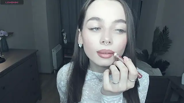 YvonneRobes online show from March 6, 7:21 pm