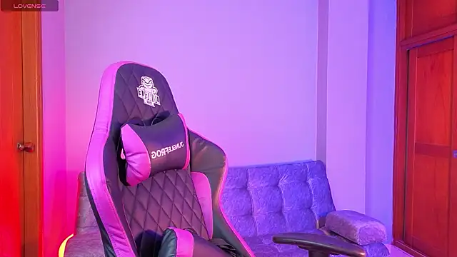 melanimorgan1 online show from February 17, 4:42 am